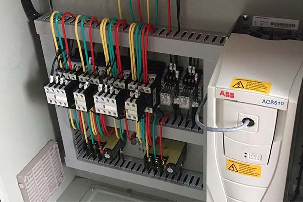 pvc塑料线槽.jpg pvc塑料线槽.jpg