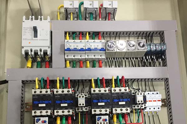 pvc行线槽.jpg pvc行线槽.jpg