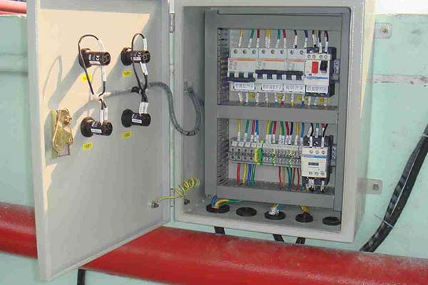 4公分pvc线槽.jpg 4公分pvc线槽.jpg